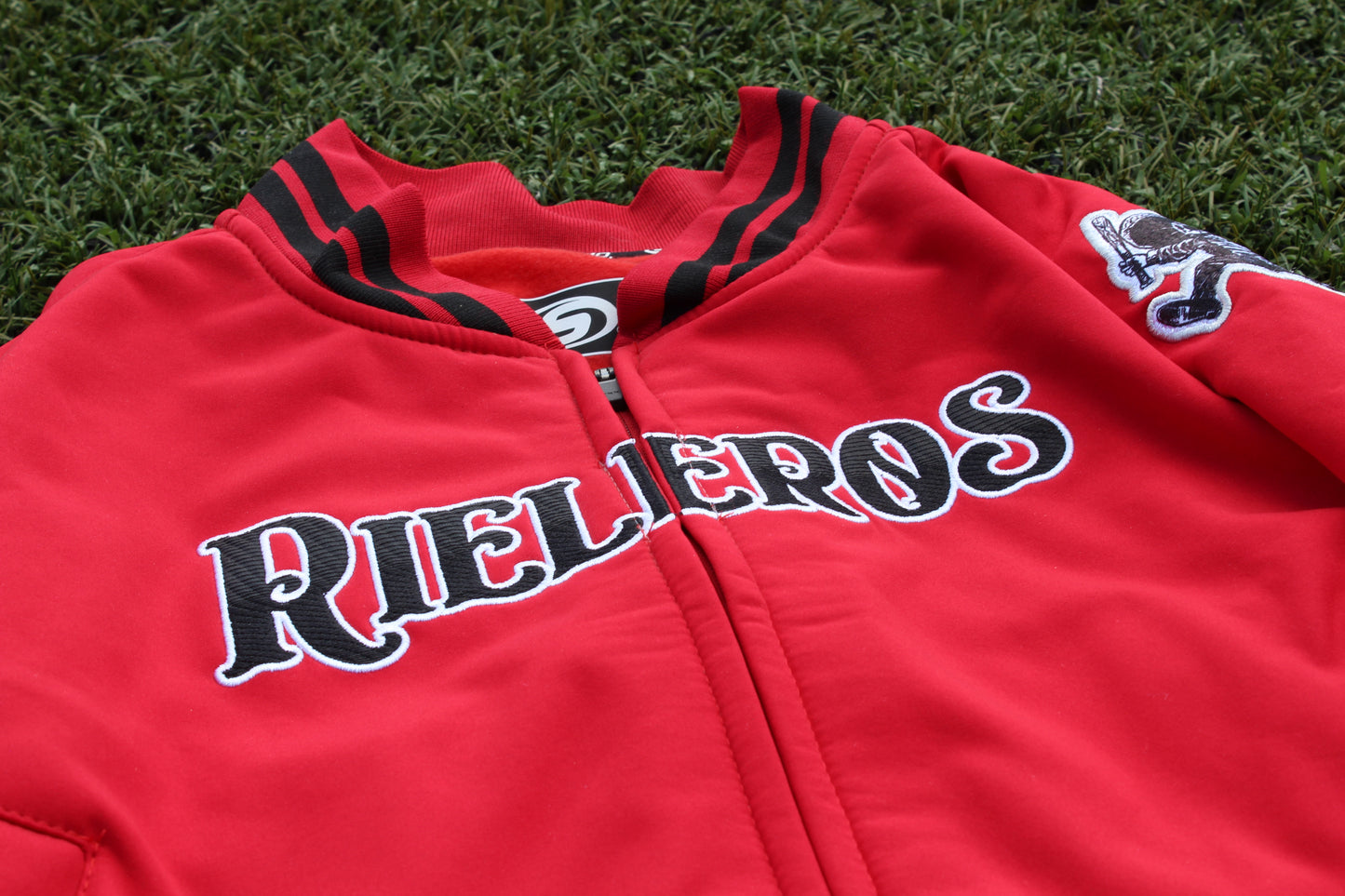 Chamarra Rieleros 2024 Rojo Caballero